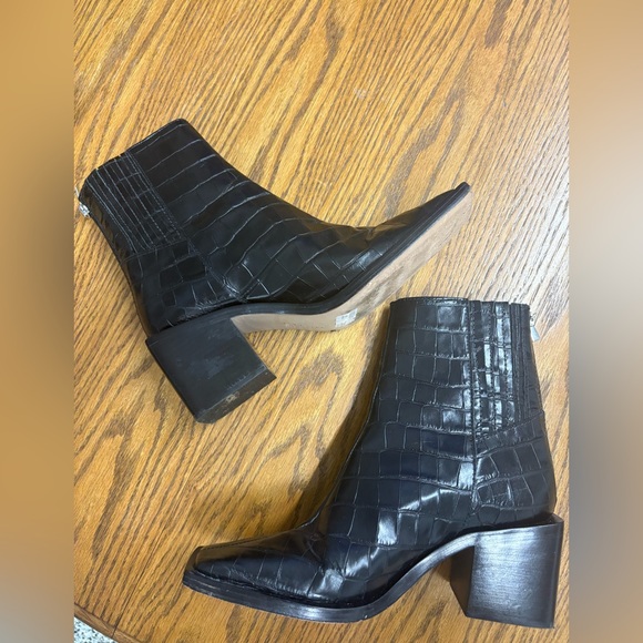 SCHUTZ S Heires Crocodile-Embossed Black Leather Bootie Women’s Size 8 Revolve - Picture 5 of 9